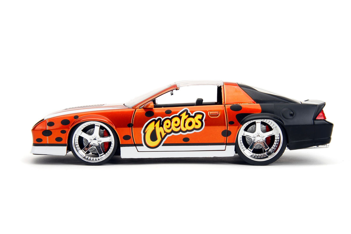 Hollywood Rides Frito Lay 1:24 with FIGURE Chester Cheetah 1985 Chevy Camaro Z28 (THIS IS A PREORDER)